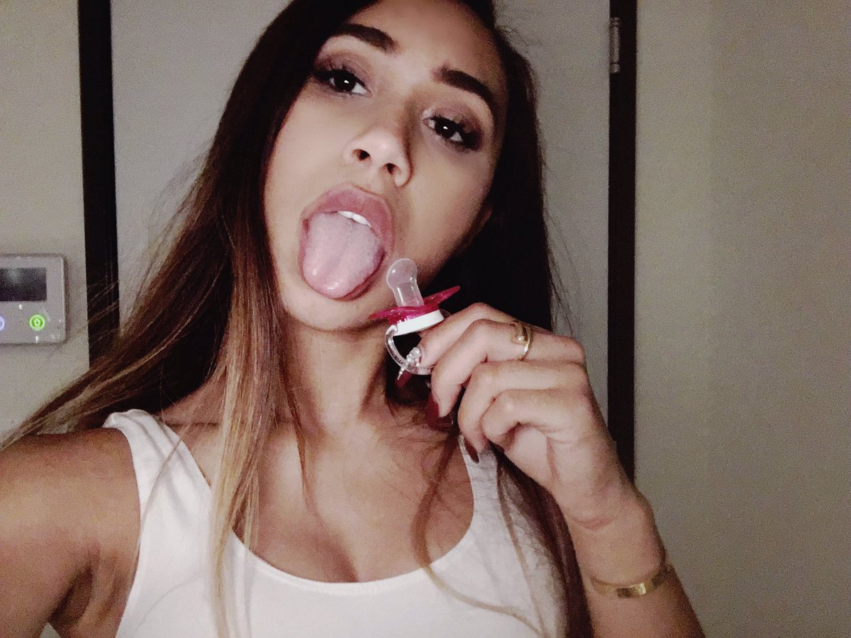 lifeaseva's tweet photo. I used this in a video today and now I can't stop using it what am I doing 😓😂 I need help. https://t.co/S7D0ApNrRo