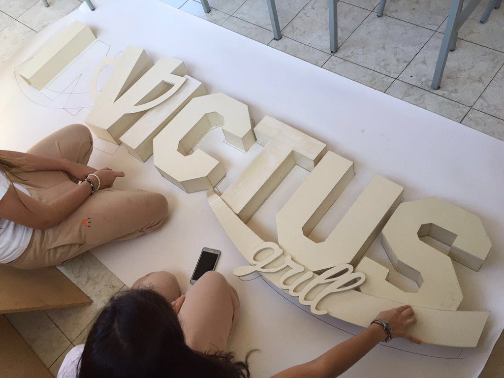 InvictusGrill's tweet photo. "Victus" proviene del latín, significa Dieta, estilo de vida saludable.💪🏻🏆 Se como nosotros #BeFitBeInvictus #Diseño https://t.co/9Zn8U33R2C