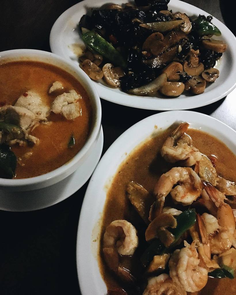 CeolaB's tweet photo. Current situation #foodfindstt #thai #food #Sombat https://t.co/aYVEePek6q https://t.co/NaIRBzRHy8