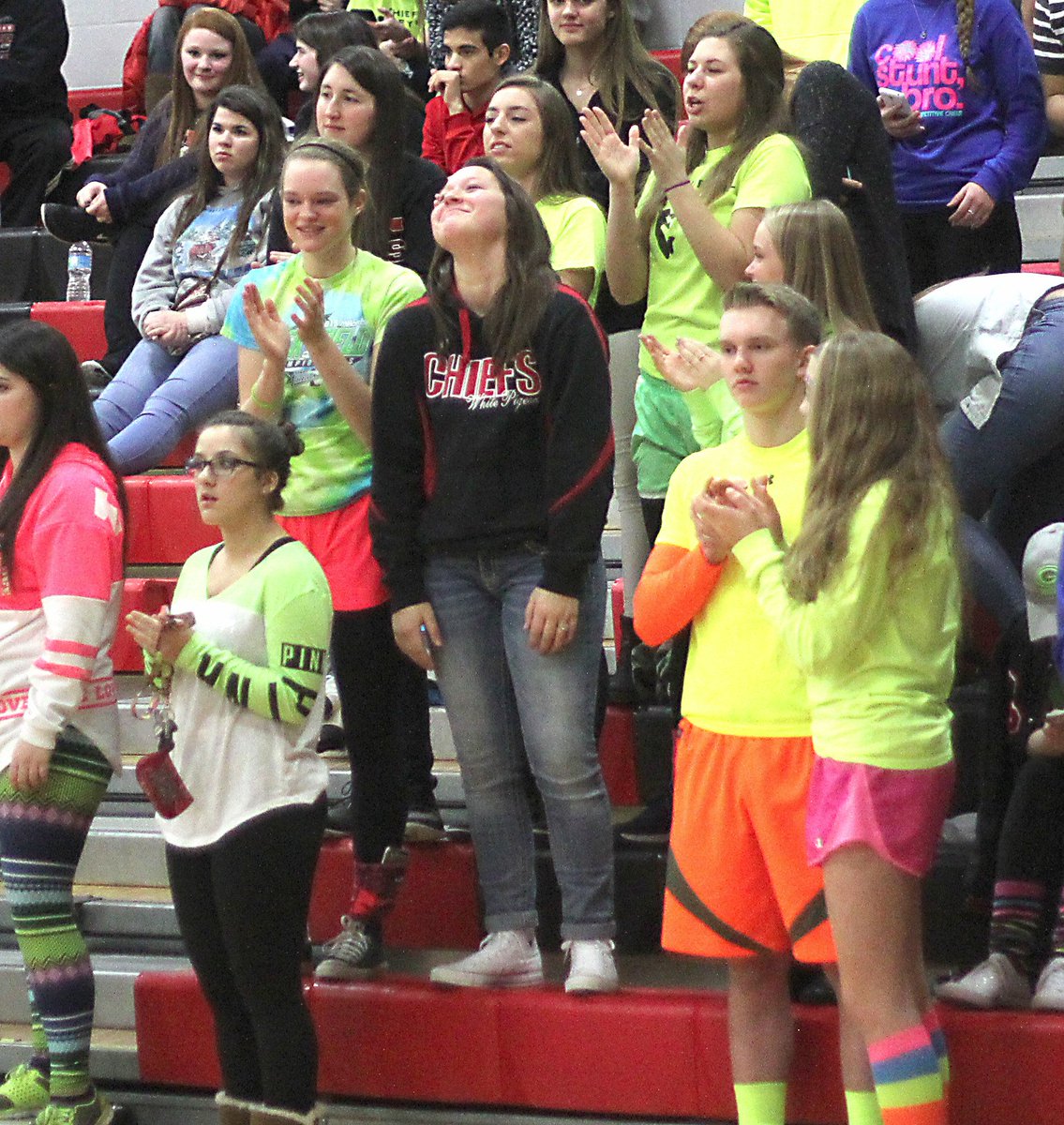 CorkyESJ's tweet image. It was a fluorescent nigh in @whitepigeonss @Sydney_Harmon34 @RileyPhelps20