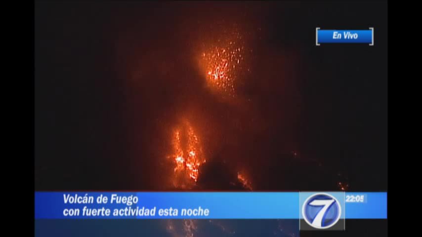 Noti7Guatemala's tweet photo. Volcán de Fuego inicia fuerte actividad https://t.co/lCsyO5lzD4 https://t.co/2RxLOS41K3