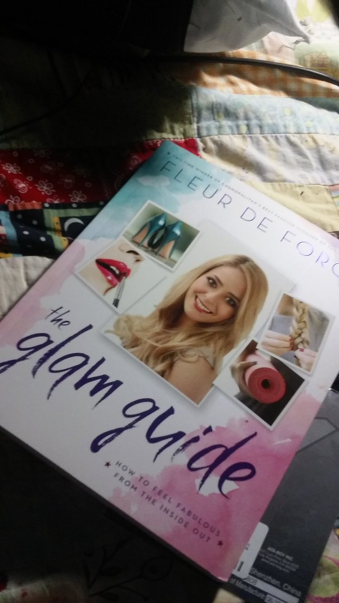 ghoulishbelievr's tweet photo. I might or might not have read @FleurDeForce 's Glam Guide all in one day... 😄👠👗💋💄❤ #FleurDeForce #GlamGuide https://t.co/hLvs8UGSEQ