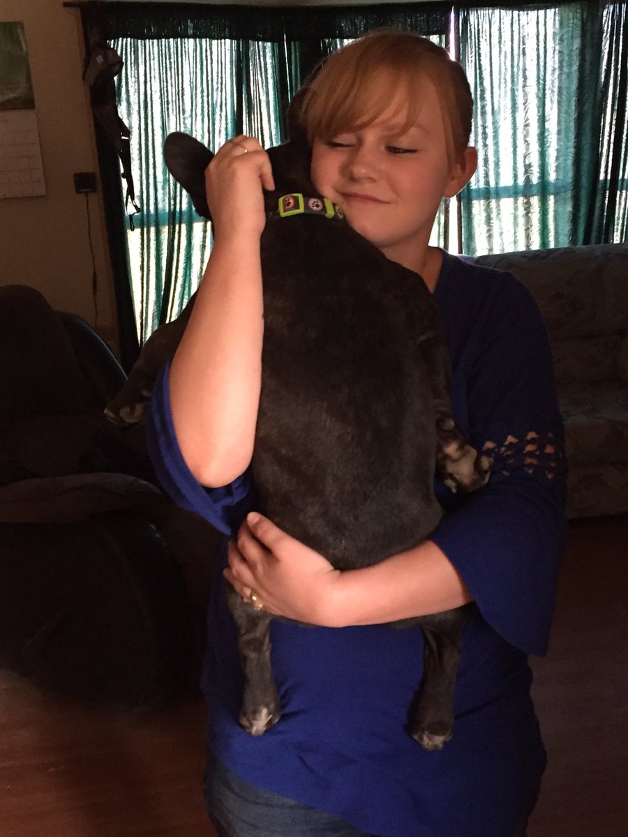 JavaJunkie76's tweet image. I love my sister!! 😘 Yep, I give hugs like my people!