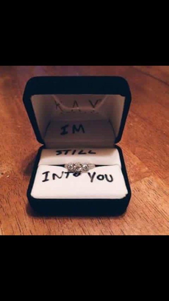 nemehaya's tweet photo. Confirmed! Hayley is getting married.
#Imstillintoyou https://t.co/ozKmR0vVse