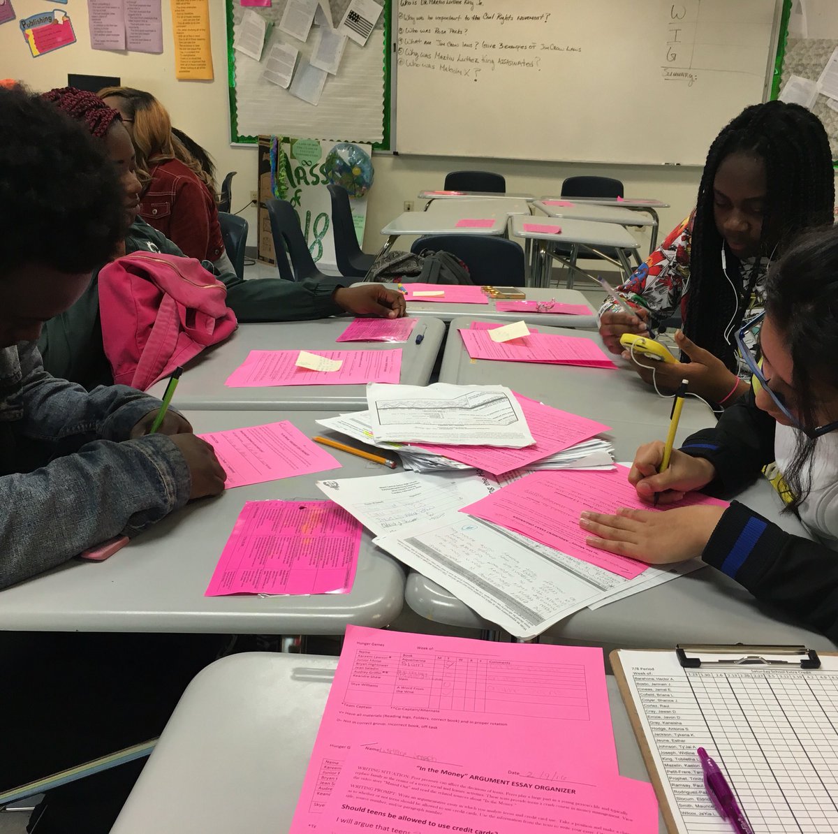 MsBinthe305's tweet photo. My kids really want to pass the FSA writing test. I'm a happy teacher 😎 #afterschool #tutoring https://t.co/UqdkZex8v2