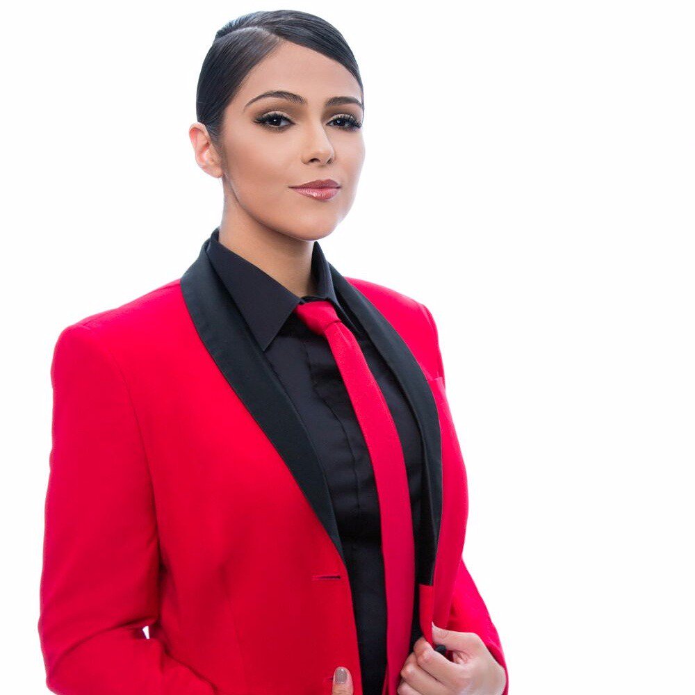 dapperdamesnysd's tweet photo. Be daring & Dapper. https://t.co/Fu6w4pdu13 #dapperdames #tuxedo #suits #customsuit https://t.co/GSWkdFN1NR