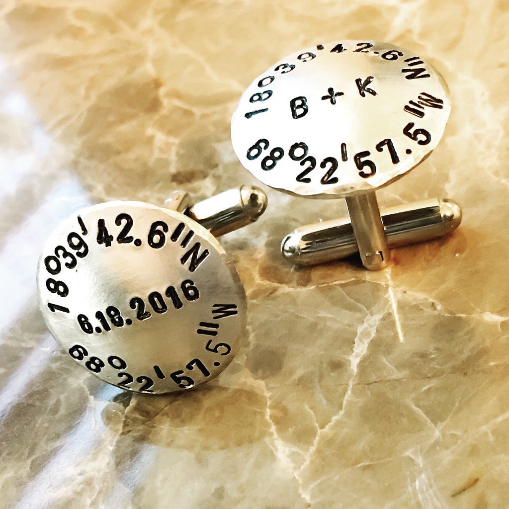 BlueCornerCreas's tweet photo. Round or Square Personalized Cuff Links BlueCornerCreasigns https://t.co/24kcDC1AEB via Etsy #customcoordinates #kca https://t.co/PATDsPpDev