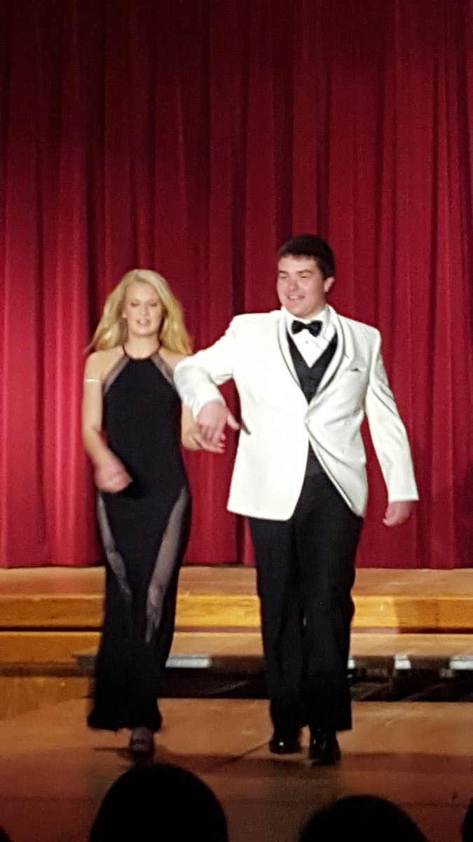 chazmatazztr's tweet image. #PromFashionShow at Toms River High School!!! #promtuxedos #tuxedos #TomsRiver #mensfashion #menswear