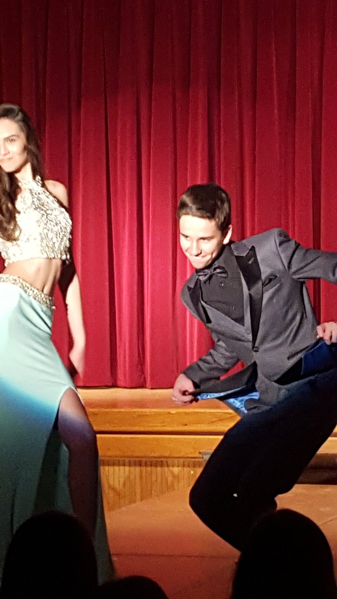 chazmatazztr's tweet image. #PromFashionShow at Toms River High School!!! #promtuxedos #tuxedos #TomsRiver #mensfashion #menswear