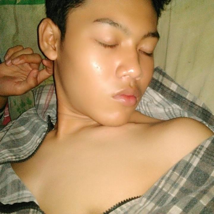 davidar_2806's tweet photo. Pose tidur tadi malam https://t.co/JFMUpalvMb