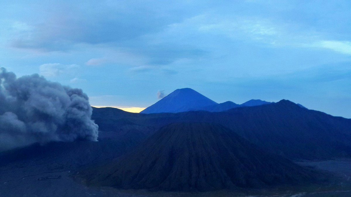 Java_advtrail's tweet image. Great view from Our volcano #bromo #JavaAdventure #javaadventuretrail #traveling #Indonesia