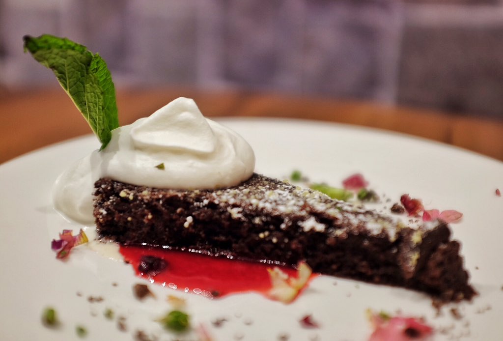 AVIVAChicago's tweet photo. Dessert, anyone? #tastings https://t.co/jHjs6wtdlH
