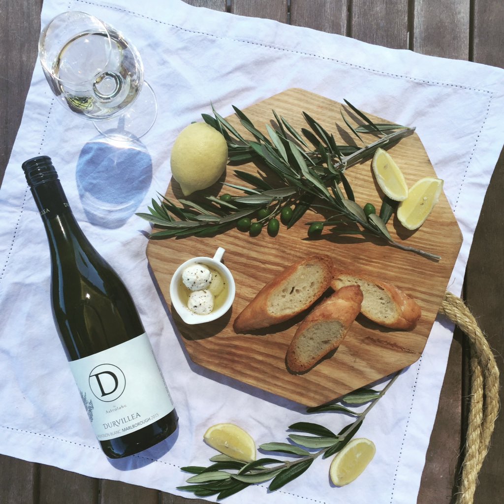 Summer lunch with a glass of Durvillea #Sauvignonblanc