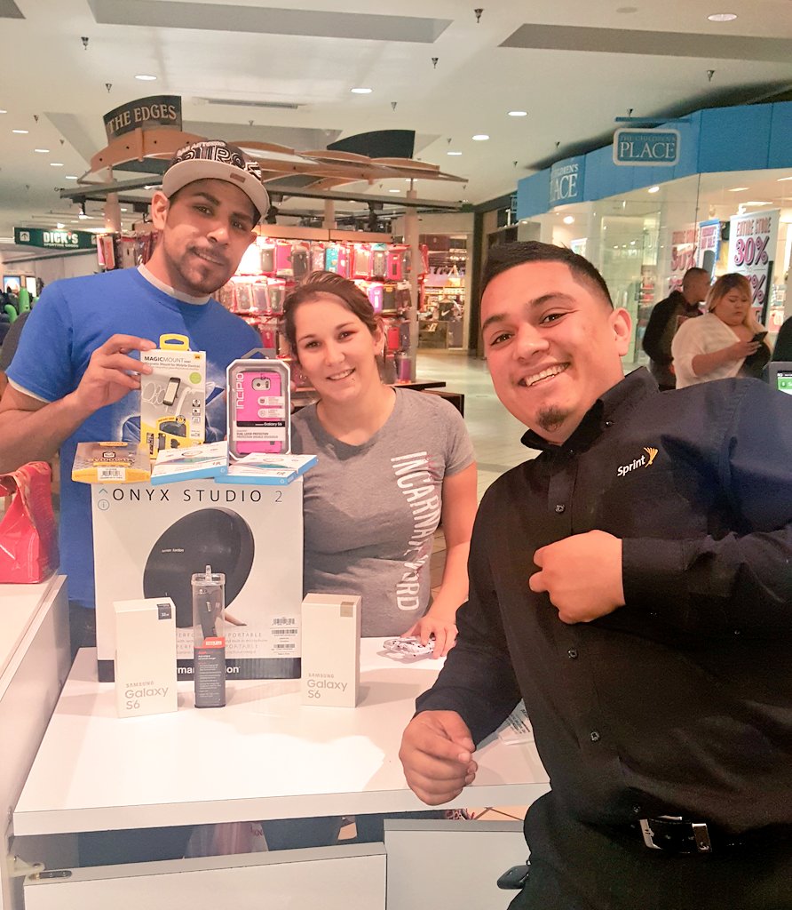 sprint_spm_SATX's tweet photo. Jesus making sure our customers leave with best deals possible. #anothersatisfiedcustomer @SprintCentralTX #CWSPRINT https://t.co/Fu893WaPsv