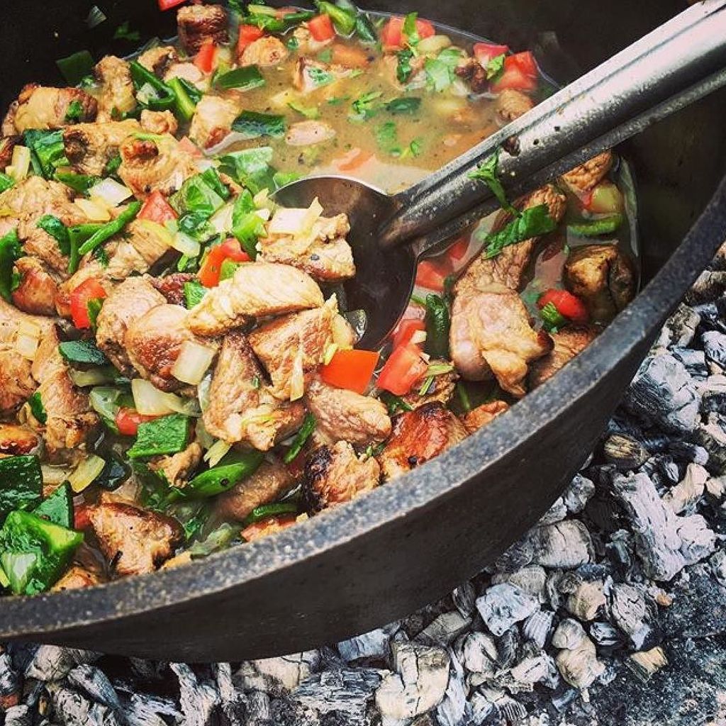 Cast_Iron_Cook's tweet image. @whiteknucklerider's doing some Dutch oven cooking in Fort Worth, making green chili stew!