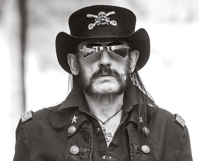 Patung Lemmy Kilmister Akan Segera Dibuat bit.ly/1o1G1S7