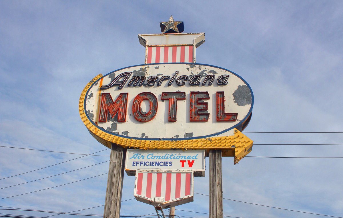 NeonAmerica's tweet photo. Americana Motel - Toms River, NJ https://t.co/nuarh6BTn3