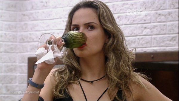 IdoctorhouseI's tweet photo. Esse já foi, com certeza, o melhor momento desse BBB 16. O JOGO NÃO ACABOOOOOU!!! 🙌 #BBB16 #TeamAnaPaula https://t.co/dz9xVn8nMK