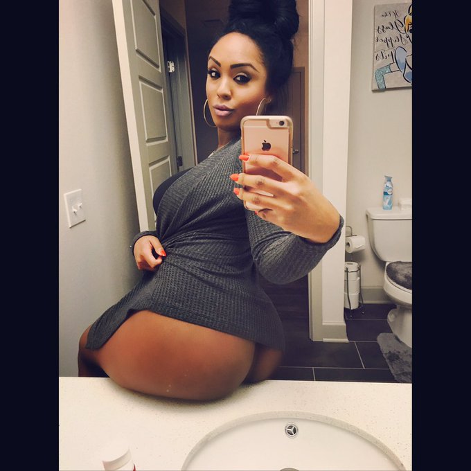 Finally settled into my place 😊🏡 (sorry about the dirty mirror) 💋 https://t.co/PDdatazt3t<a href="/tag/texas"class="tags"><span>#texas</span></a><a href="/tag/dallas"class="tags"><span>#dallas</span></a><a href="/tag/pool"class="tags"><span>#pool</span></a><a href="/tag/saturday"class="tags"><span>#saturday</span></a>