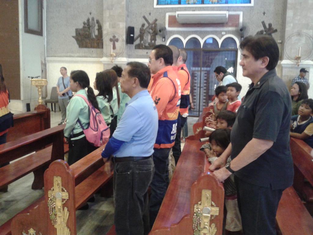interaksyon's tweet photo. VP Binay, senator Honasan attends Mass in celebration of Ash Wednesday | via @AldenMonzon https://t.co/WGi1TSTg5x