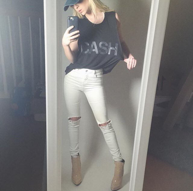 Fakelizz's tweet image. 