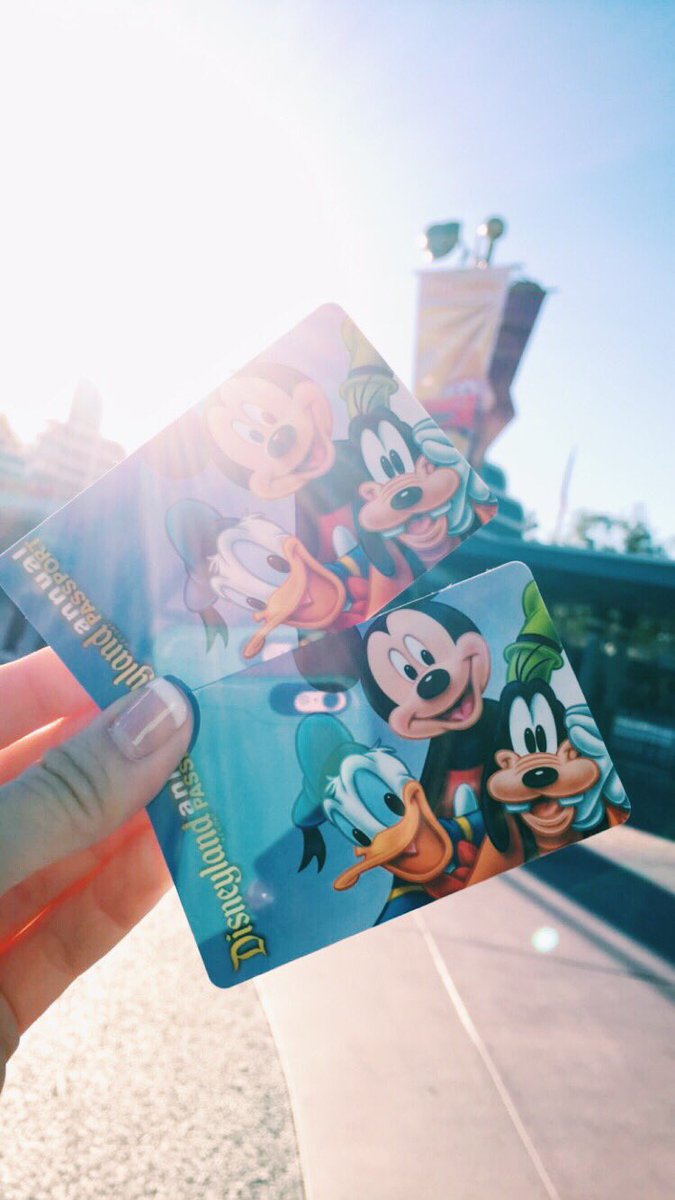 sincerelysv's tweet photo. When your boyfriend blesses you with an annual pass π³π #Disneyland #signatureplus #keeper https://t.co/ZF5cOsd06T