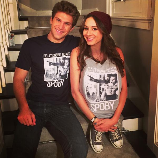amandaaffc's tweet photo. Só quem assiste PLL sabe o quanto dói ver essa foto! #Sboby #PrettyLittleLiars https://t.co/r8TRAQh18k