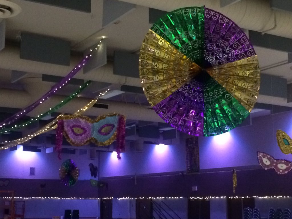 LloydFOPA's tweet photo. It's beginning to look a lot like Mardi Gras... @LloydFOPA https://t.co/29ZTfeNf7M