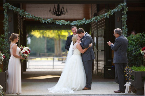 WeddingWire's tweet photo. Perhaps the most elegant barn venue we ever did see: https://t.co/MUvyKwadyJ {@ArdenWardUpton} https://t.co/LL4OaeXjUv