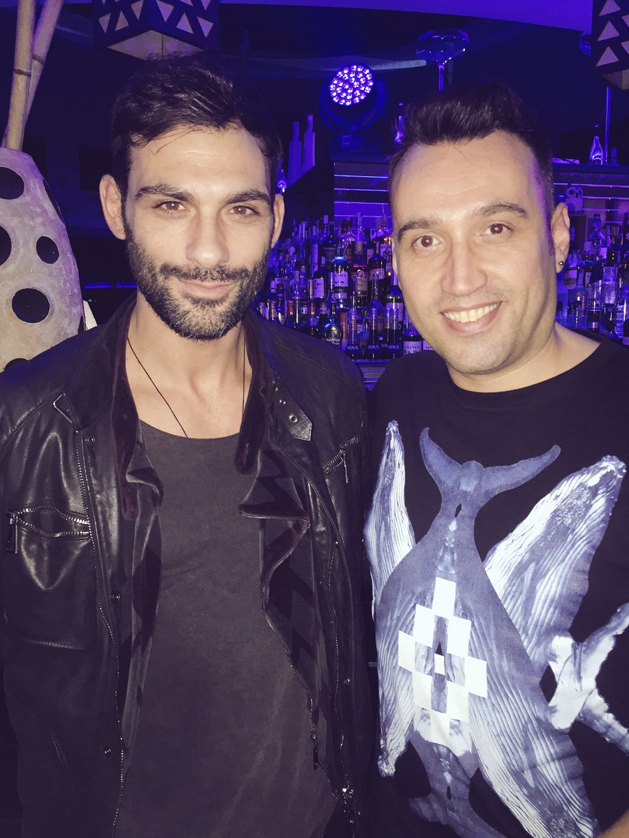 GatyOfficial's tweet photo. #OpeningParty #Sanremo2016 #9February #VictoryMorganaBay #GigPromotion #me #GatyVocalist &amp; @Francescoarca1 .. !! https://t.co/SzzbaPCHLm