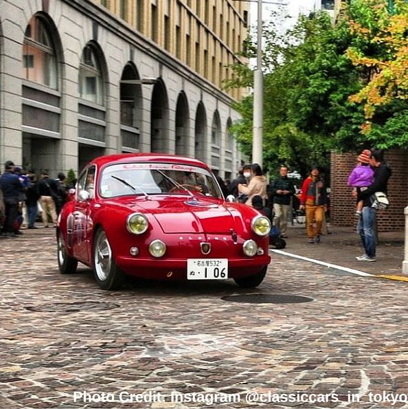 carolenashcars's tweet photo. Lady in red? #AlpineA106. https://t.co/AACHRbGI75