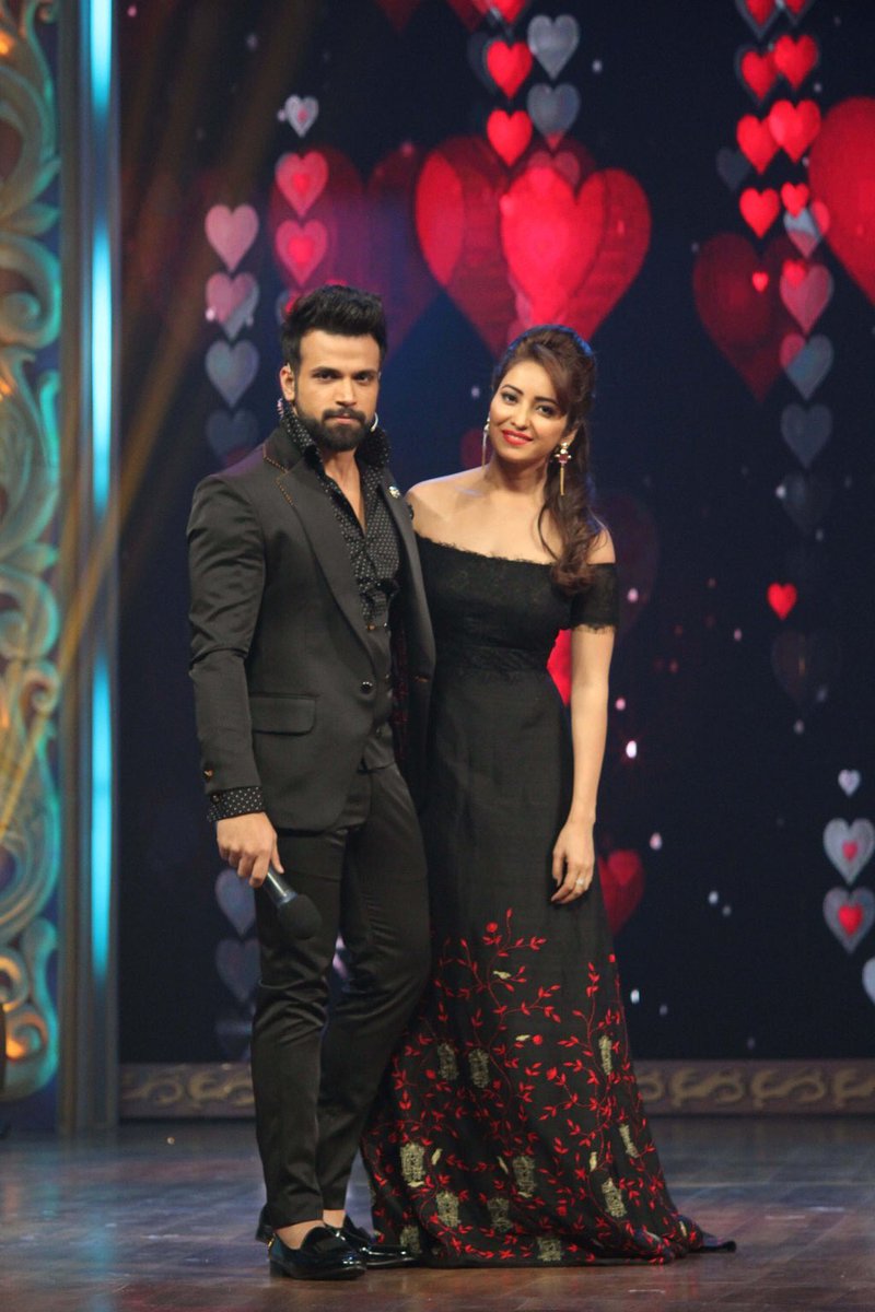 isalilsand's tweet photo. for all #RithvikDhanjani and #AshaNegi fans. #PyaarKiYehKahaniSuno #ValentinesDay #zeetv. retweet if you like https://t.co/0dUWYCKtpj