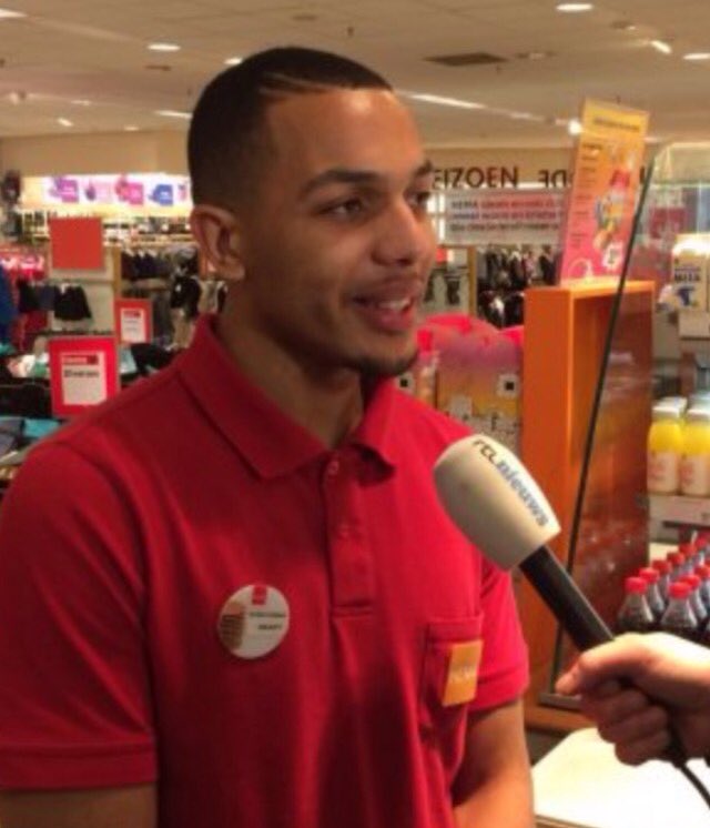 Voetbalcritici blog. Vakkenvullen of zakkenvullen? Hoe een HEMA-worst mij inspireerde.  m.facebook.com/story.php?stor…