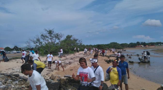 Aksi Bersih Pulau Pudut demi Tolak Reklamasi Teluk Benoa  regional.liputan6.com/read/2432571/a…