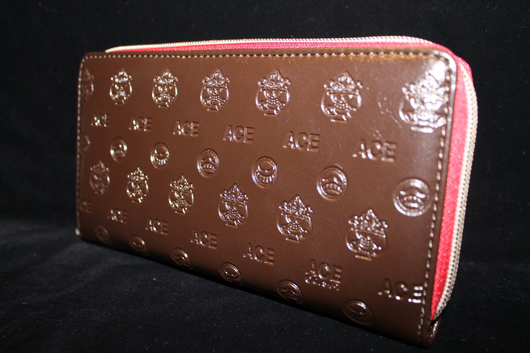 One Piece麦わらストア渋谷本店 V Twitter 新商品 プレゼントにもピッタリな使いやすいお財布 Ace Emblem Long Wallet 6 800円 税 麦わらストア限定コーナーにて好評発売中 麦わらストア Onepiece T Co 2bxbvvdgpt