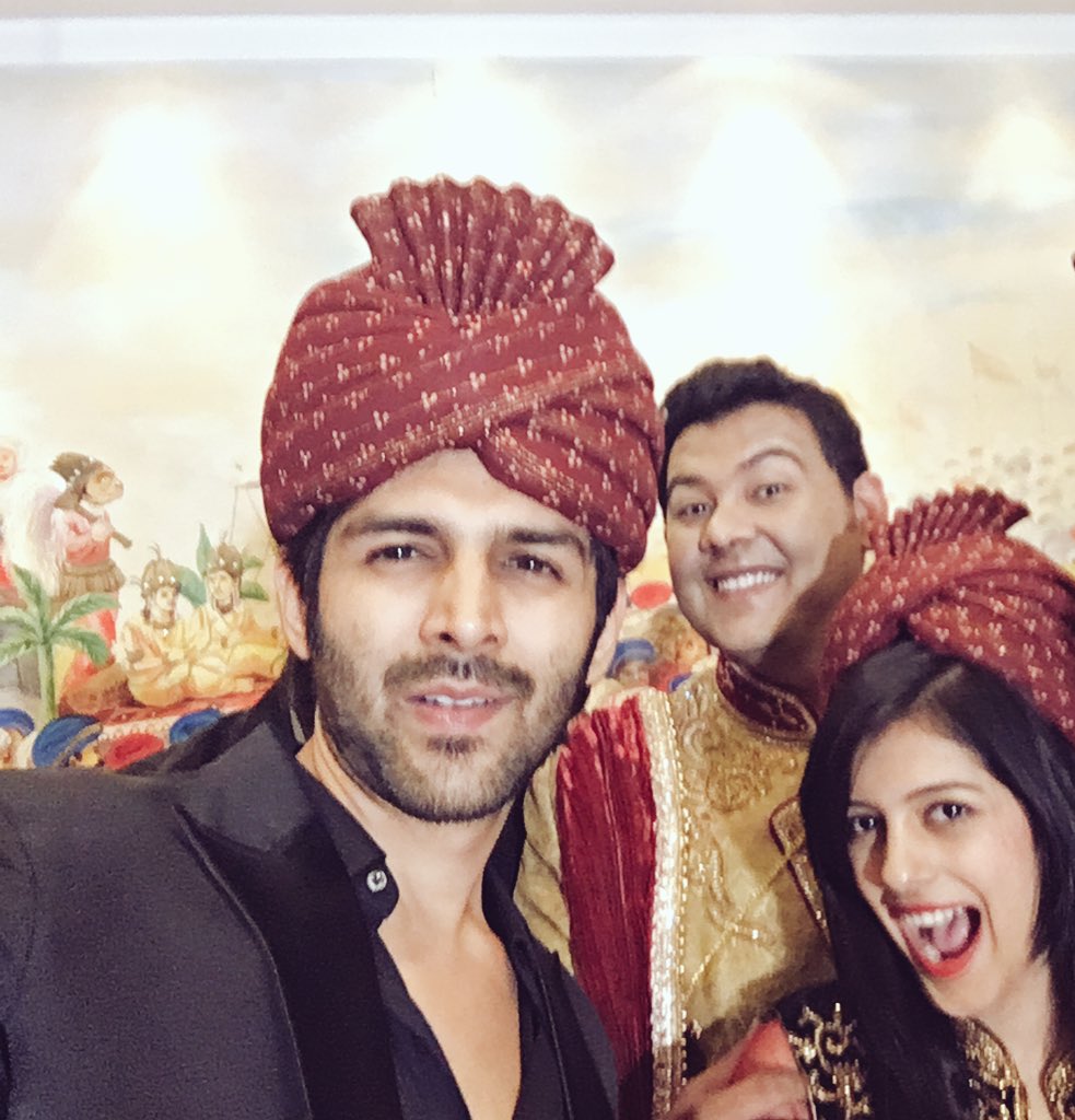 TheAaryanKartik's tweet photo. Family love 
Shaadi madness https://t.co/xgdmIlY6iV