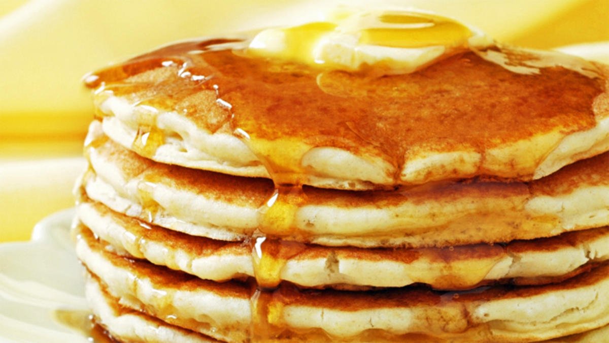 EliotCunningham's tweet photo. Sorry, #PancakeDay was yesterday.. #GreetTheAliensIn5Words @midnight https://t.co/T6JD9IW3Yj