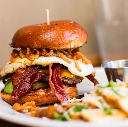 Eat_Chow's tweet photo. This photo from @jazzleyfaith pretty much sums up why you should get out of bed this morning. #AMBurger #eatchow https://t.co/LKQxlZtAUk