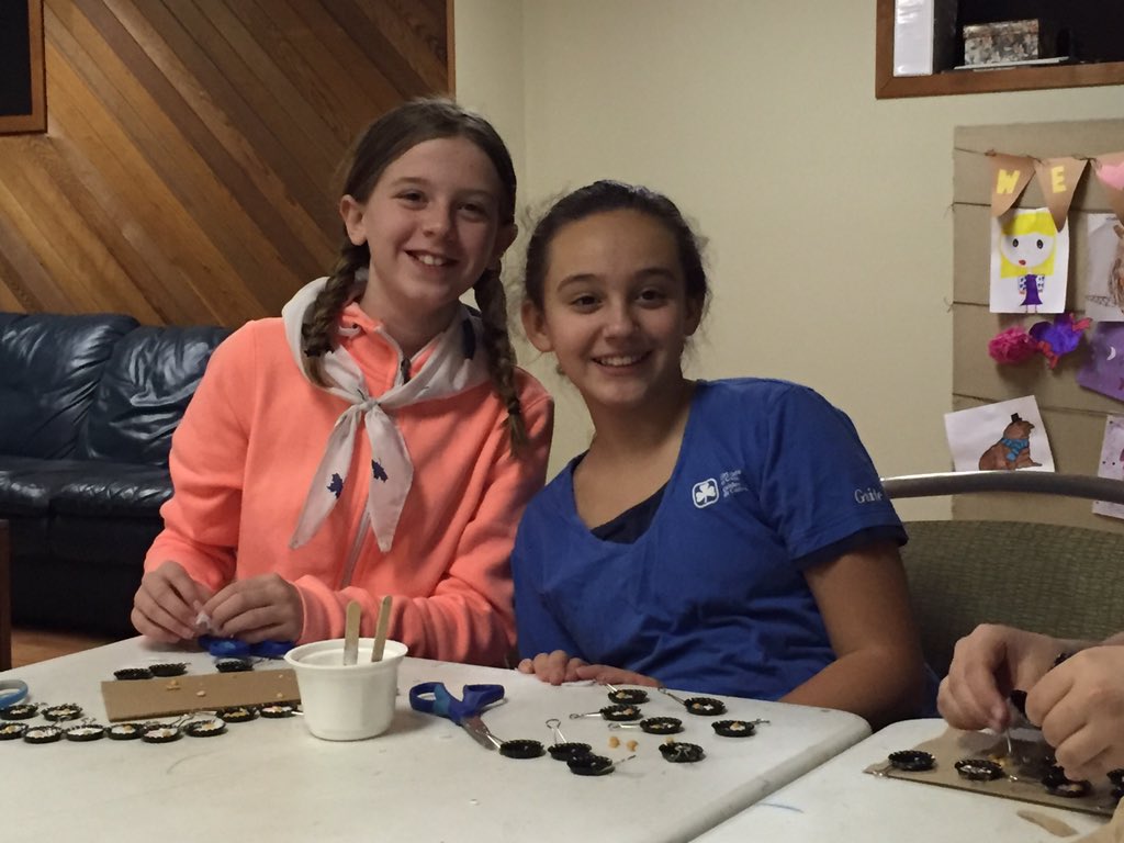 LVDistrict's tweet photo. Making some traders! #bacon #breakfast #guidesdostuff @lionsareaggc @girlguidesofcan @BCGirlGuides https://t.co/jbbMZqu476