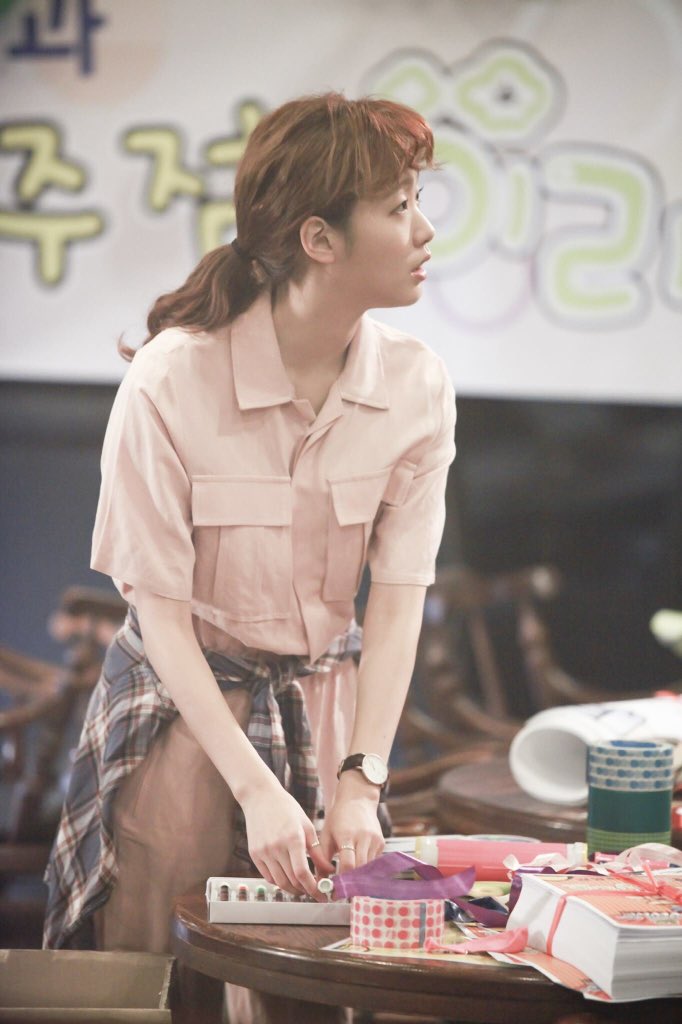 Cheese_IT_Trap's tweet image. More stills of seol~ ☺️🌻💛
#CheeseintheTrap #KimGoEun