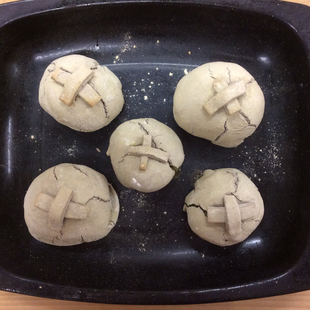 bishopnorwich's tweet photo. Not sure if my recipe for #AshWednesday will catch on like #ShroveTuesday pancakes:

Oak ash dough baked celeriac https://t.co/ZheHNtPE8H