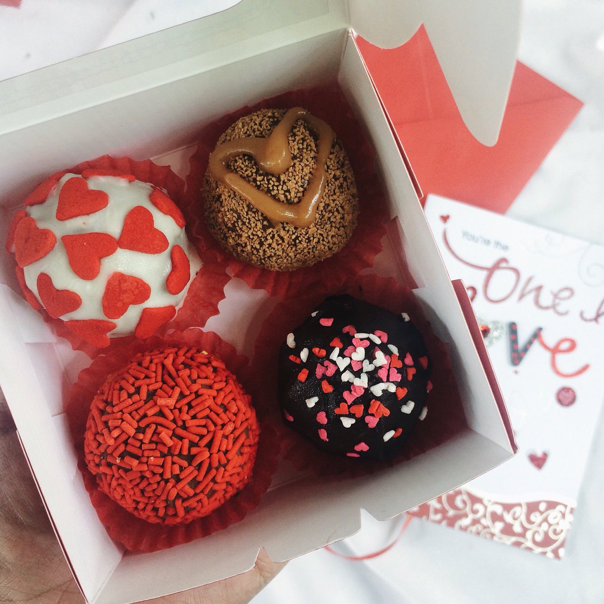 sweetfinity8's tweet photo. Single? no problem! Go get yourself a treat this valentines day! #ballentines #sweetfinity https://t.co/kuubVwfaRz