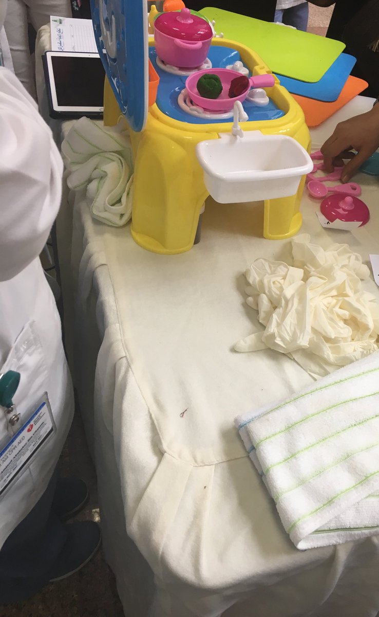 Ebug_SA's tweet photo. ركن نظافة المطبخ 
و قد ايش ممكن يكون مطبخك نظيف ! 

#med14 
#eng_14 
#eng_15 
#kau 
#med15 
#تحضيري16 https://t.co/xzXp9eA4bS
