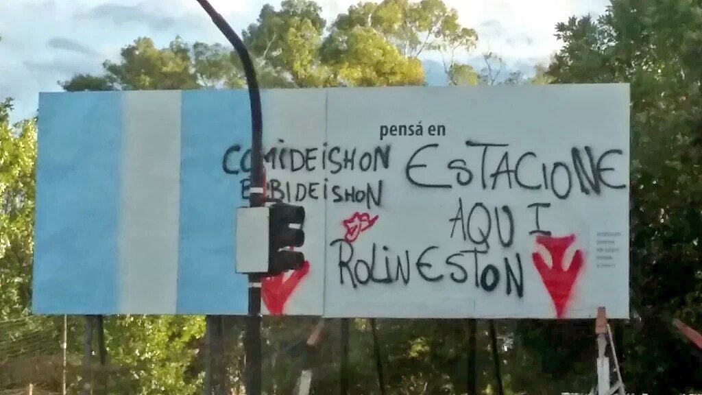 LucasBoltri's tweet photo. A los que vayan hoy a ver a los Stones les recomiendo dejar el auto acá. Gente muy cálida. #Rolineston #Comideishon https://t.co/GBo45sWDJL