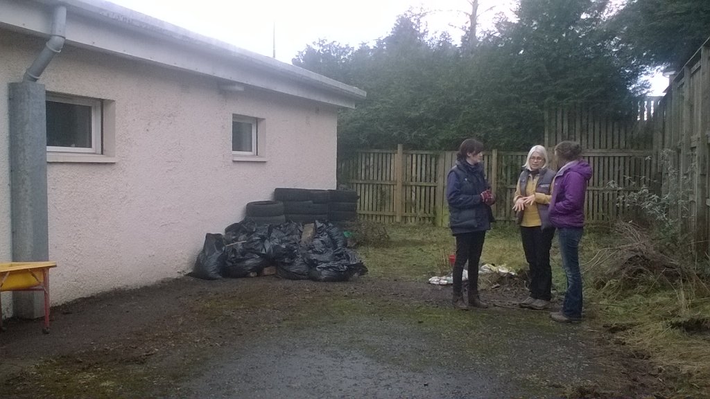 TCVNatNetworks's tweet photo. We won't tyre until we've transformed this school green space! #NaturalNetworks @heritagelottery @TCVScotland https://t.co/EFLJnFgq1G