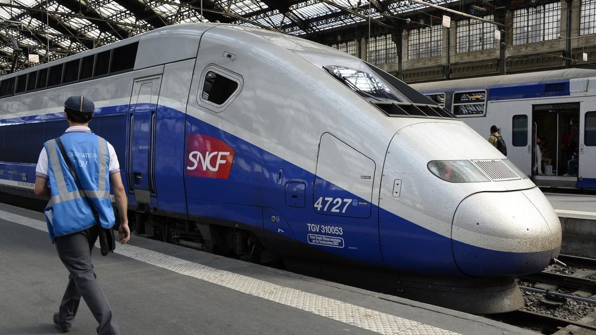 BFM_IA's tweet photo. Orange va couvrir toutes les lignes de TGV en 4G https://t.co/DCeQI8rlEe https://t.co/kSP3hctmtj