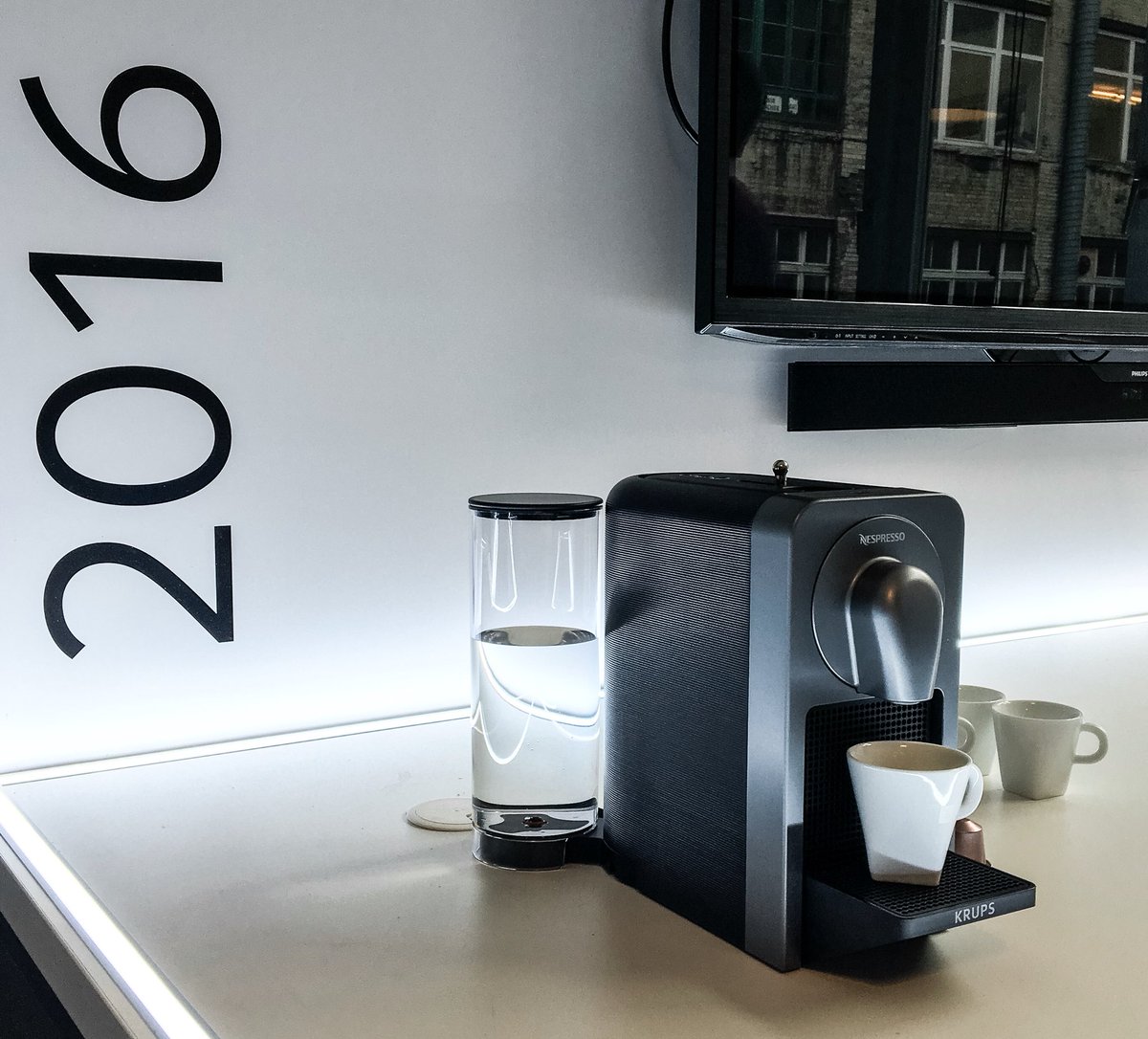 CantineCollec's tweet photo. En avril, #Nespresso lance une machine connectée avec fonction réveil café ! https://t.co/9Ptc7BQvvE
