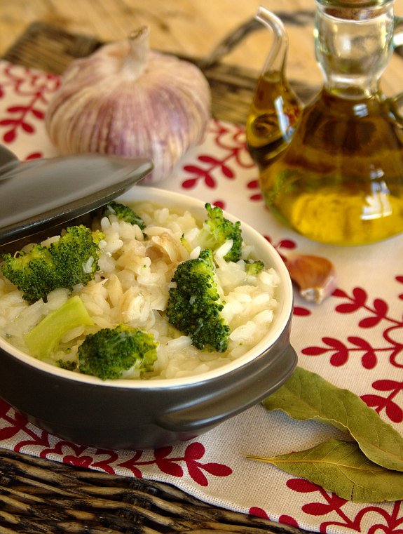 cincoquartos's tweet photo. Arroz de bacalhau com brócolos. Quem gosta? https://t.co/8MYnaOhvBB #receita #bacalhau #recipe #driedcod https://t.co/6SE89TZL1x