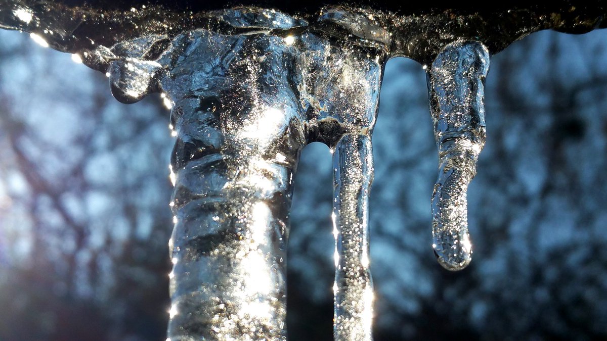 #겨울
한낮의 고드름 ~
(20160209/정선/갤S5)

어제 한낮에 고드름이 자신의 몸을 햇살에 내어주며 기쁨의 눈물을 흘리고 있네요 ~ㅎㅎ 

'고드름
youtu.be/NTePc4xiYuM