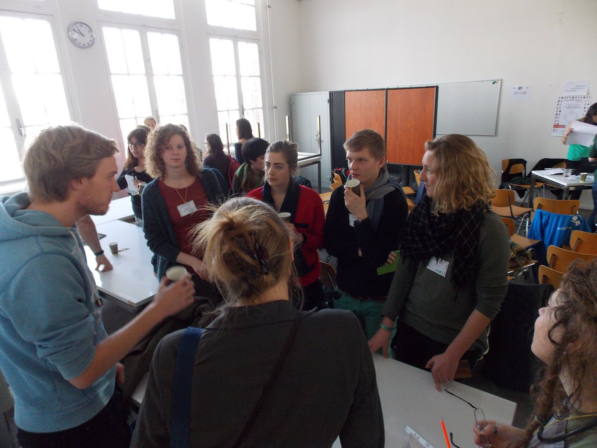 cassbui's tweet image. Speeddating at #FWCAms to meet our amazing coaches!